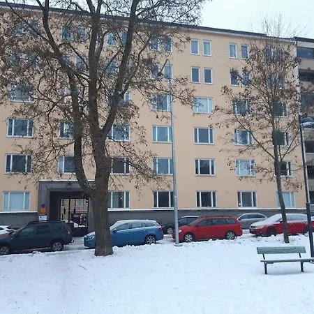 Kaksio Huippusijainnilla, Lahella Areenaa